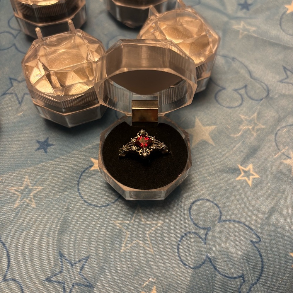 Set of 14 Clear Diamond-Shaped Ring Boxes - Picture 5 of 10